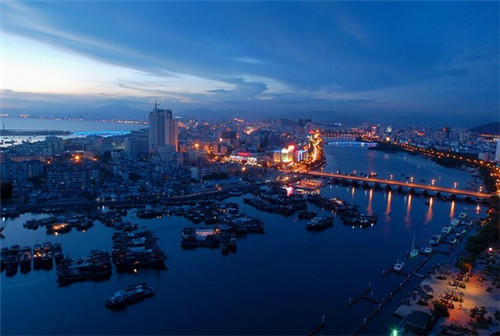 串悦湘旋转小火锅